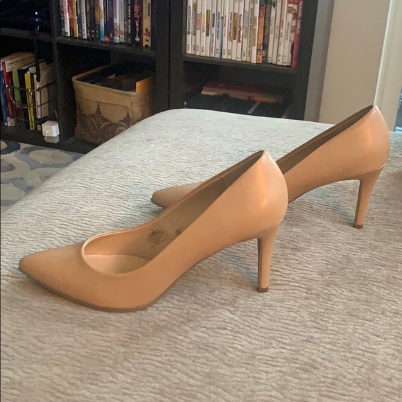 Tan heels - Picture 3 of 5